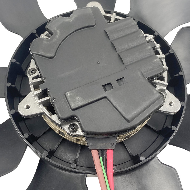 Seviye 600W ISO TS15949 Otomobil Motoru Soğutma Sistemi Volkswagen Touareg için Soğutma Ventilatörü